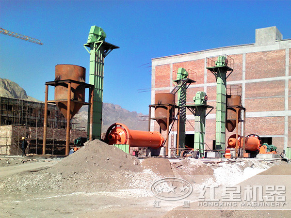 干式球磨機現(xiàn)場工作圖 干式球磨機現(xiàn)場工作圖