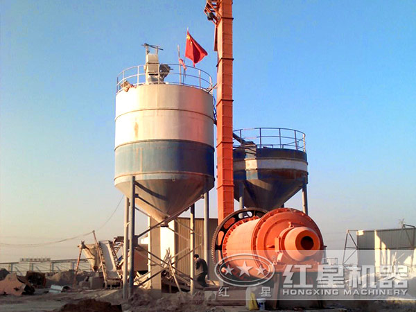 鐵礦球磨機現(xiàn)場圖 鐵礦球磨機現(xiàn)場圖