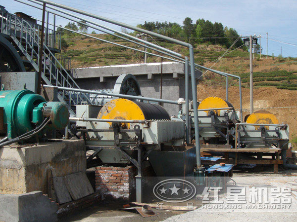 1024干式磁選機(jī)的加工現(xiàn)場 1024干式磁選機(jī)的加工現(xiàn)場