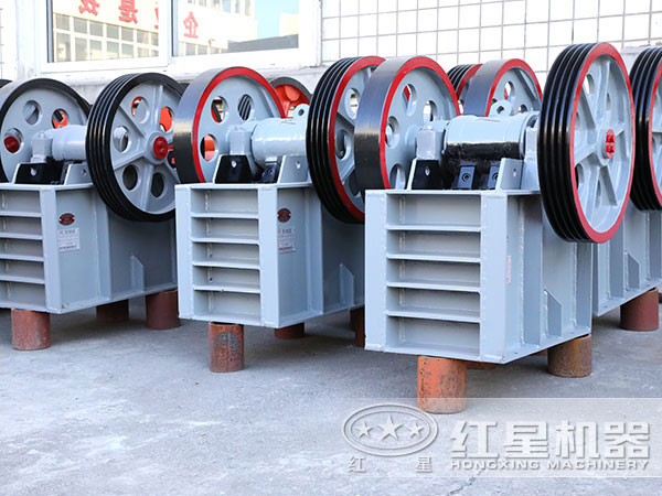 普通顎式破碎機(jī) 普通顎式破碎機(jī)