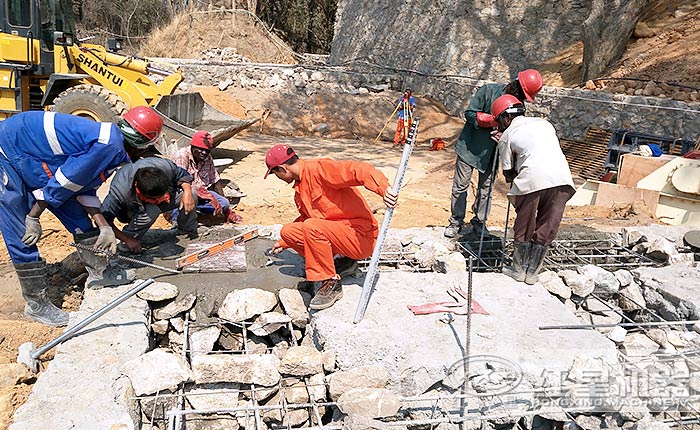 紅星機(jī)器為客戶安裝設(shè)備 紅星機(jī)器為客戶安裝設(shè)備