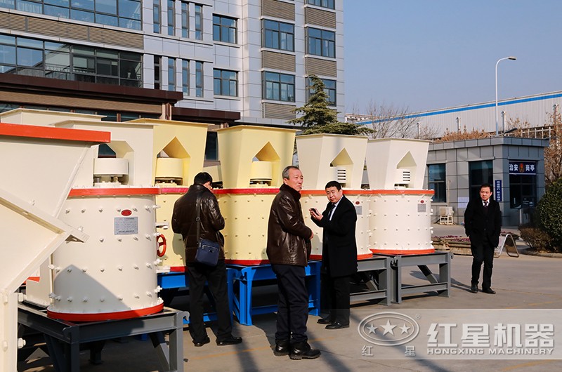 紅星機(jī)器專業(yè)的復(fù)合式破碎機(jī)直銷廠家 紅星機(jī)器專業(yè)的復(fù)合式破碎機(jī)直銷廠家