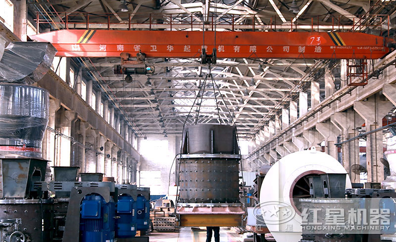 復(fù)合式破碎機(jī)的生產(chǎn)車間 復(fù)合式破碎機(jī)的生產(chǎn)車間