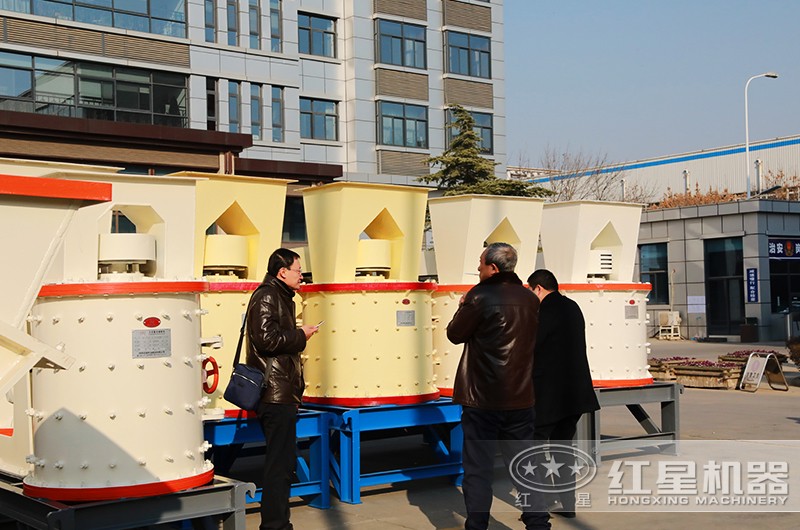 復(fù)合式破碎機客戶到廠參觀圖 復(fù)合式破碎機客戶到廠參觀圖