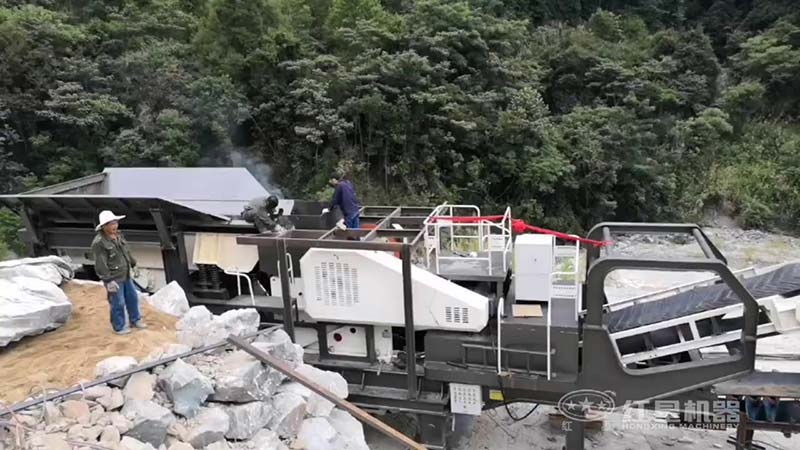 移動(dòng)式建筑垃圾處理生產(chǎn)線現(xiàn)場(chǎng) 移動(dòng)式建筑垃圾處理生產(chǎn)線現(xiàn)場(chǎng)